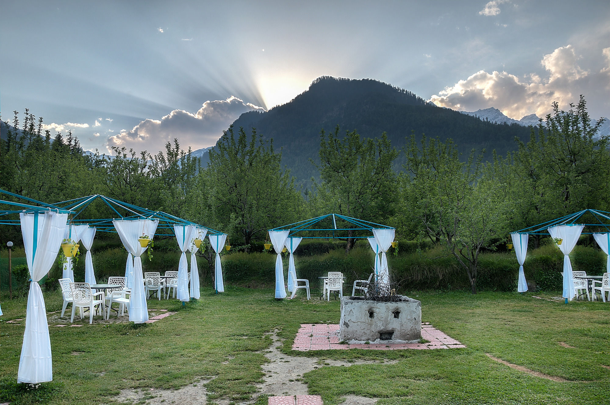 Hotel Treebo Trend Celebriti Manali Vashist Exterior foto