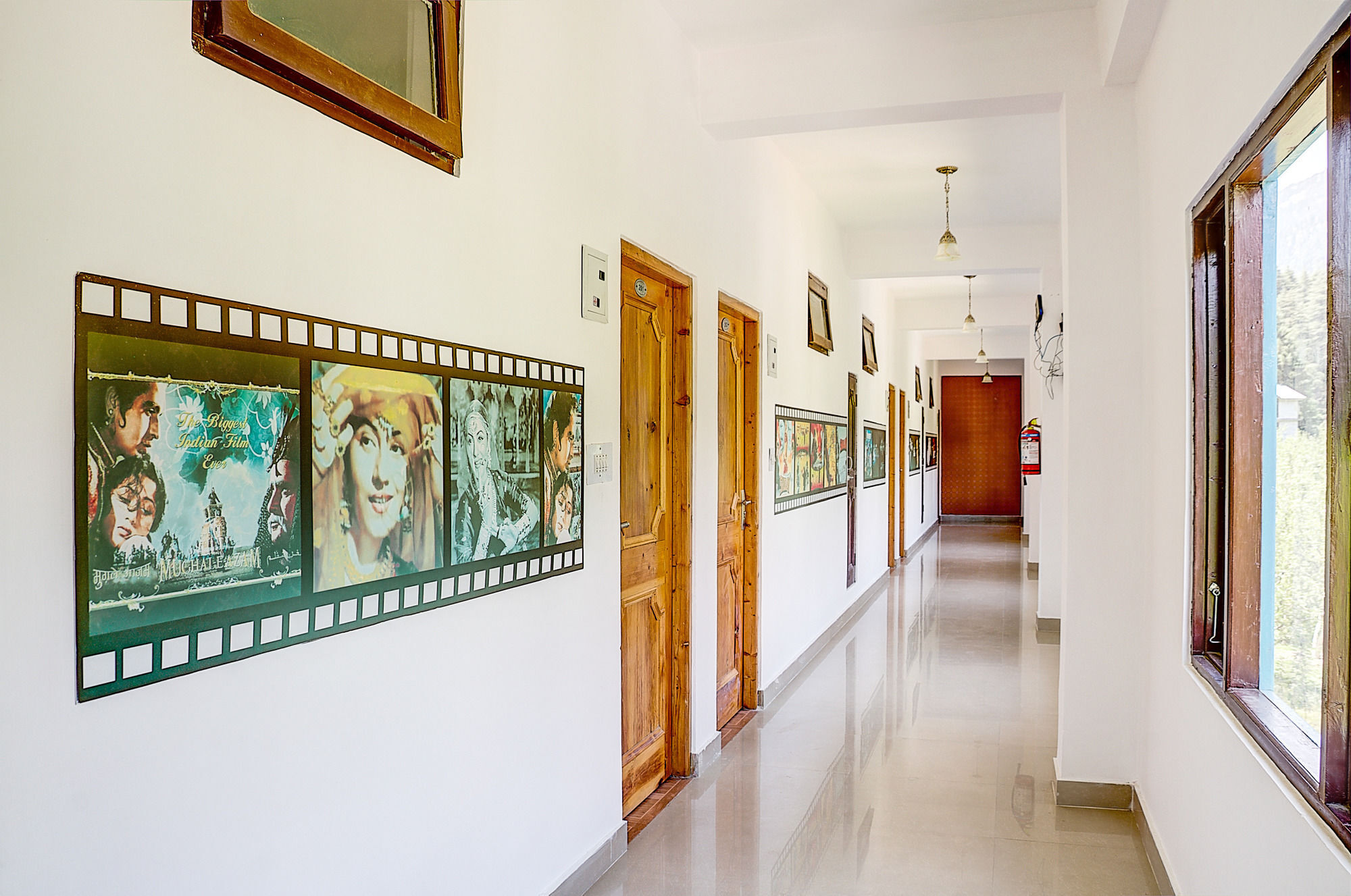 Hotel Treebo Trend Celebriti Manali Vashist Exterior foto