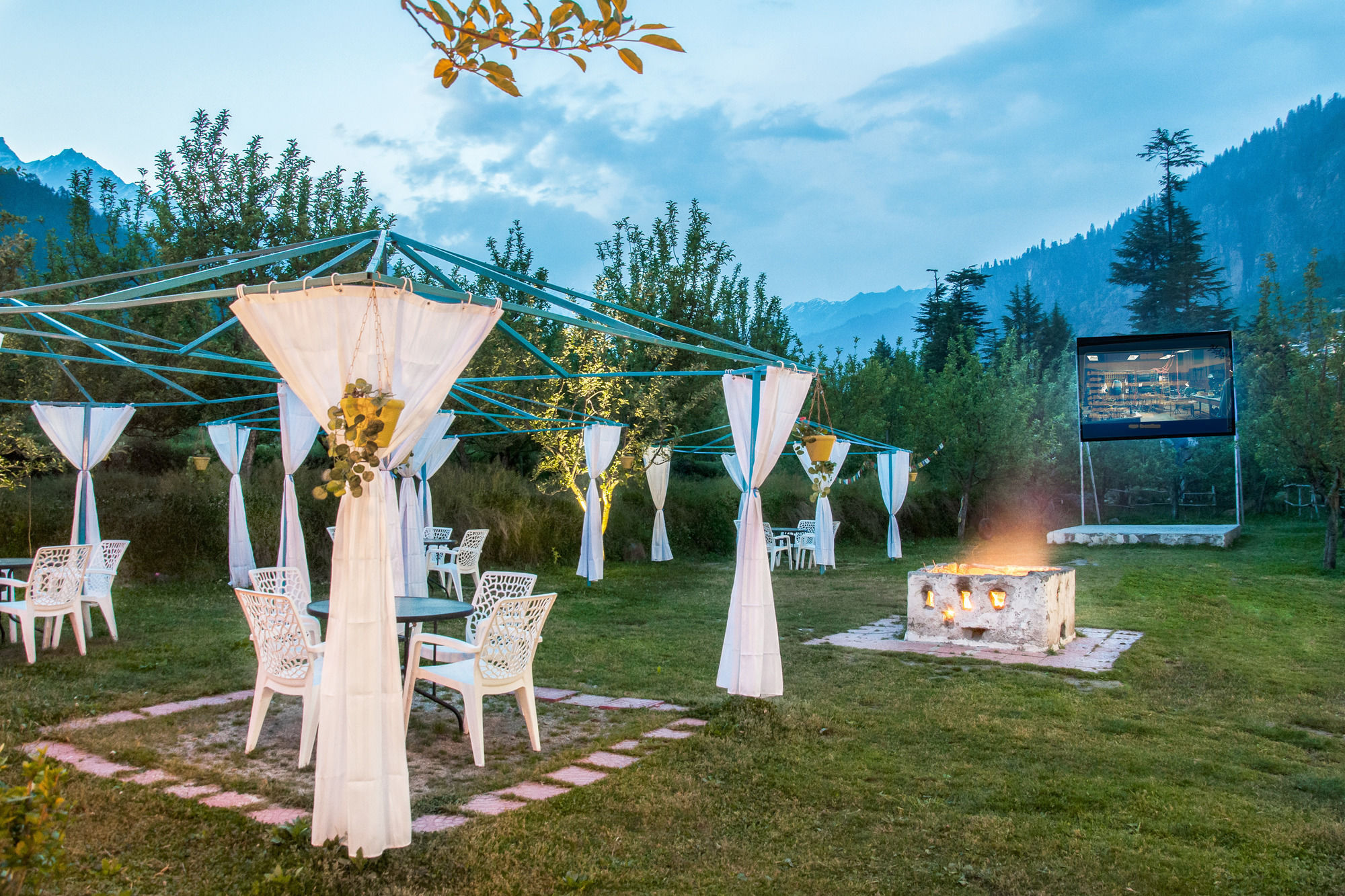 Hotel Treebo Trend Celebriti Manali Vashist Exterior foto